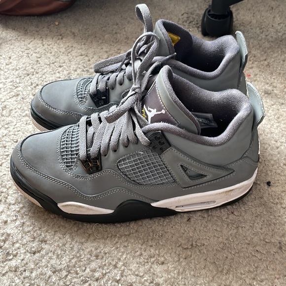 Jordan 4s Retro “Cool Grey’s” 2019. Size 7Y. Color: Grey. - Picture 4 of 5
